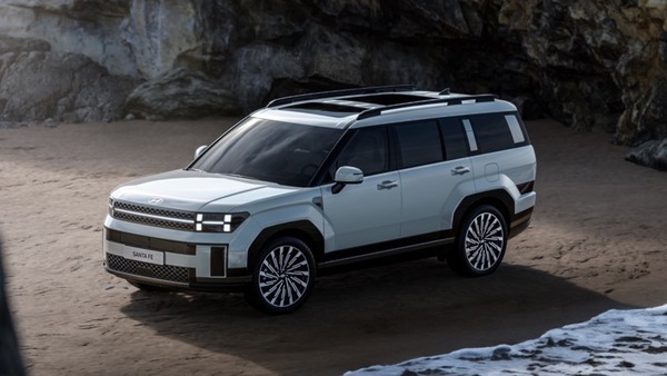 Hyundai Santa Fe, il grande Suv si rinnova in tutto