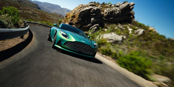 Aston Martin, dal 2024 anche ibride plug-in