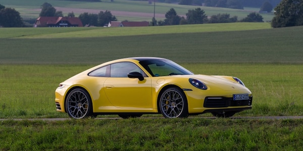 Porsche, la 911 sarà a benzina ancora per molti anni