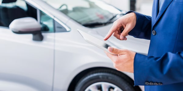 Per acquistare un'auto nuova servono 7,7 redditi familiari mensili