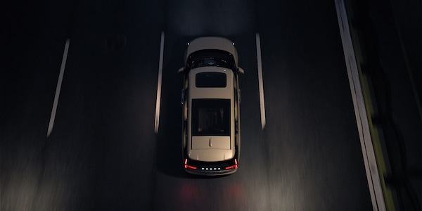 Volvo EM90, teaser ufficiale dello MPV elettrico