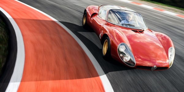Alfa Romeo 33 Stradale, storia di un'auto leggendaria