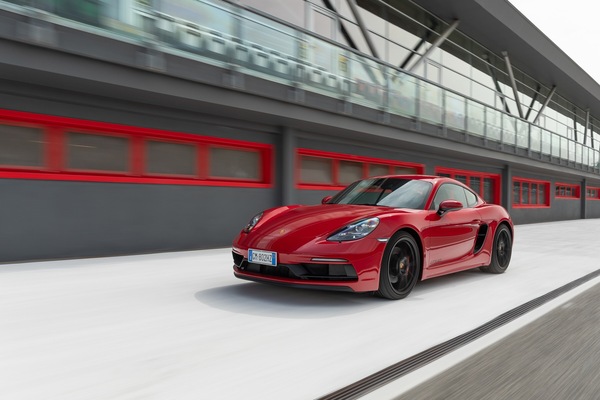 Porsche 718 Cayman GTS, la prova al Balocco