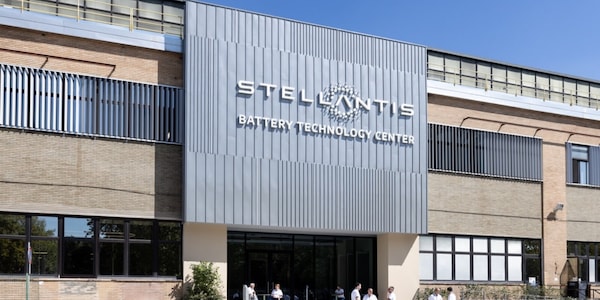 Stellantis inaugura in Italia il primo Battery Technology Center