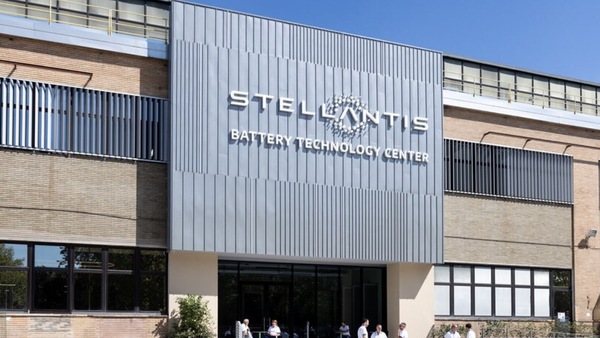 Stellantis inaugura in Italia il primo Battery Technology Center