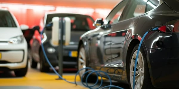 Zipse e la retromarcia sul 2035: cambiare si può