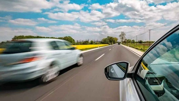 Sei sicuro di conoscere le regole per il sorpasso in autostrada?