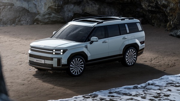 Nuova Hyundai Santa Fe 2024: l'abbiamo toccata con mano