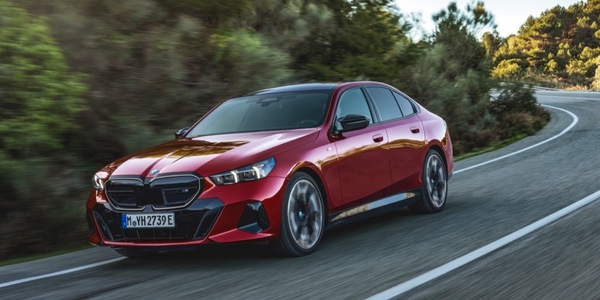 BMW i5: la prova dell'elettrica sportiva tutta comfort e tecnologia