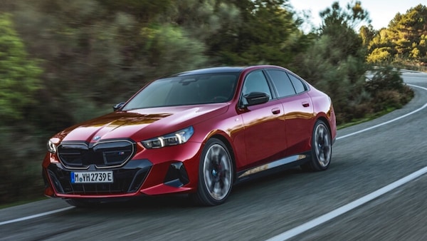 BMW i5: la prova dell'elettrica sportiva tutta comfort e tecnologia