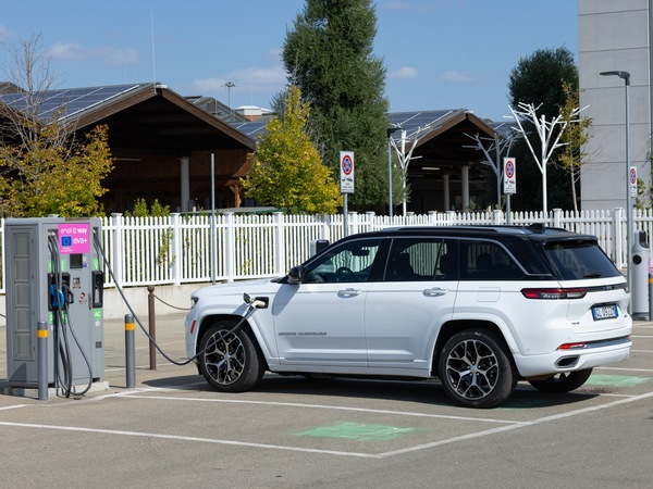 Jeep Grand Cherokee 4Xe, la pagella: promossa o bocciata?