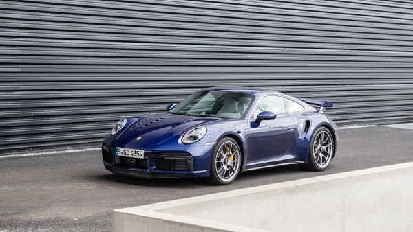Porsche 911 Turbo S ibrida, lo sviluppo procede: ecco quando arriva