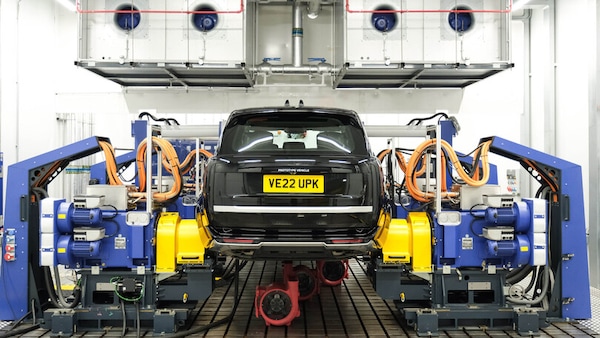 JLR, ecco il Future Energy Lab il centro prove veicoli elettrici