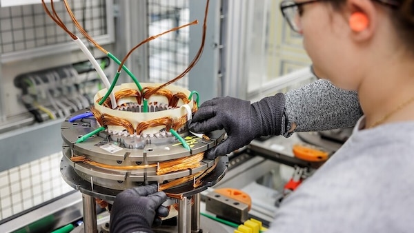 Renault e Valeo, nel 2027 arriva un nuovo motore elettrico