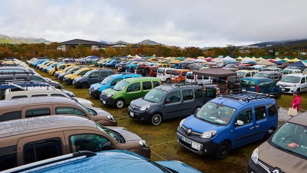 Renault Kangoo raduno Jamboree Fest al Fuji: una passione tutta giapponese
