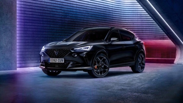 Cupra Formentor VZ5 BAT, nero e carbonio per la serie speciale