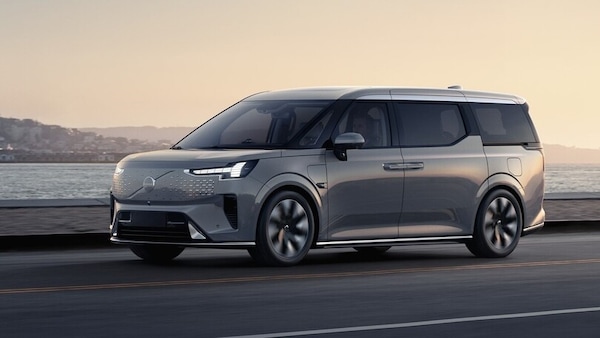 Volvo EM90, il lusso elettrico nel formato navetta