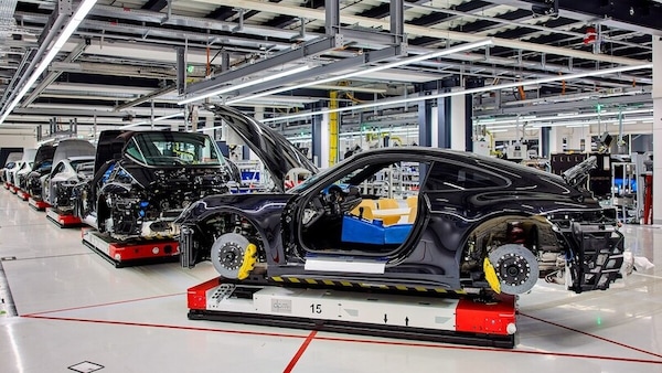 Porsche rinnova il sito di Zuffenhausen, 718 elettrica accanto alle boxer