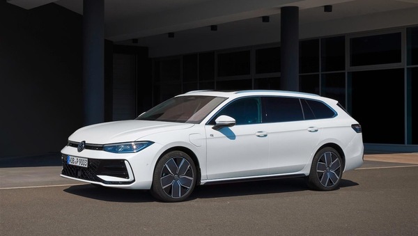 Nuova Volkswagen Passat Variant, i prezzi e gli allestimenti in Italia