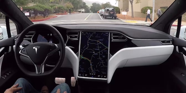 Tesla, il mistero del full self driving in Europa