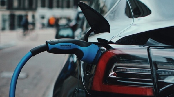 Auto Speed Date: l'auto elettrica rallenta in Europa