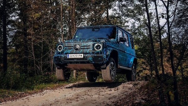 Mercedes Classe G elettrica ruota a 360 gradi senza usare il volante