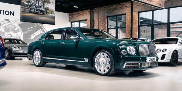 La Bentley Mulsanne della Regina Elisabetta torna a Crewe