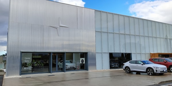 Polestar inaugura il suo Space a Roma: ecco il nuovo showroom