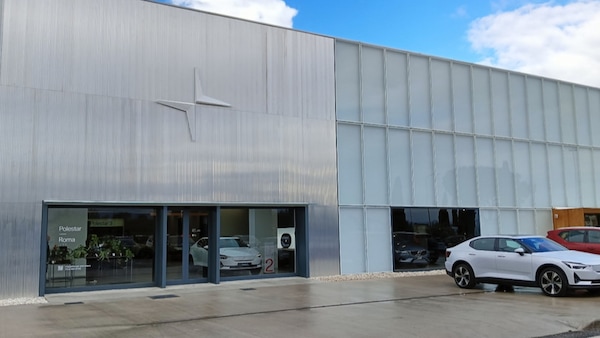 Polestar inaugura il suo Space a Roma: ecco il nuovo showroom