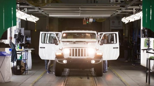 Stellantis annuncia licenziamenti: 3.500 operai a rischio