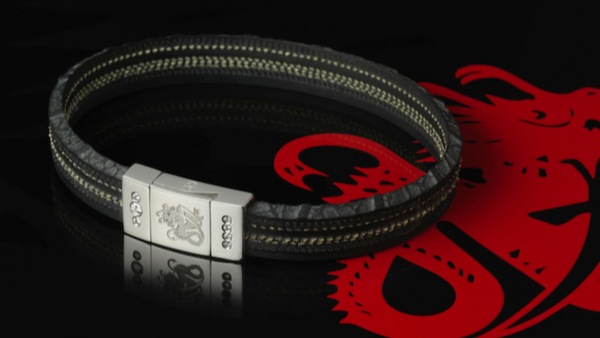 Bracciali esclusivi realizzati da uno pneumatico usato da Schumacher