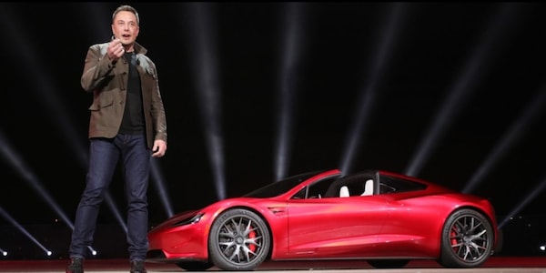 Musk: "Combustibili fossili necessari a breve e medio termine"
