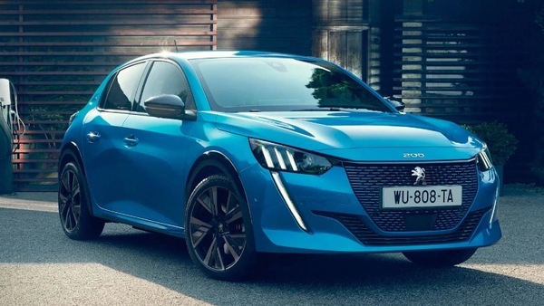 La Peugeot E-208 a Milano si può guidare dall'edicola Civic Brera