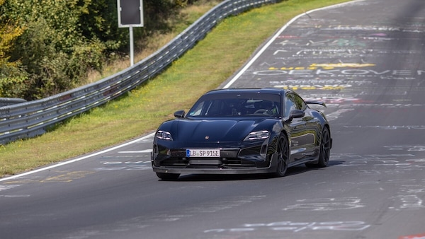Porsche Taycan, una "Turbo GT" da record al Nurburgring