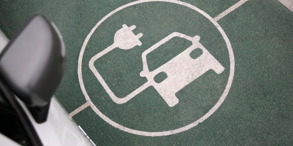 Mercato auto 2023 in crescita, ma adesso servono gli incentivi