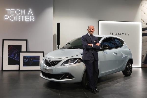 Lancia Ypsilon corre anche nel 2023: è l'utilitaria ibrida più venduta