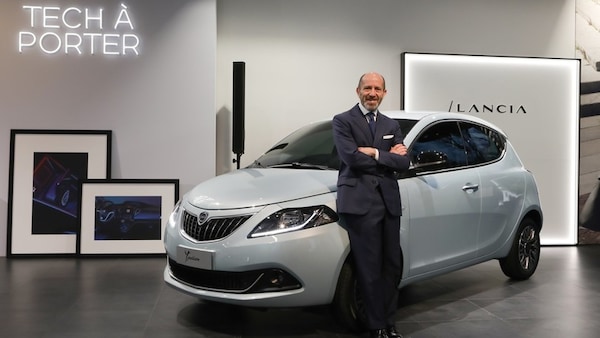 Lancia Ypsilon corre anche nel 2023: è l'utilitaria ibrida più venduta