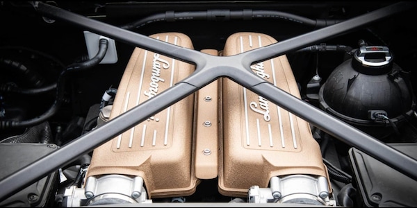 Lamborghini, l'erede di Huracán avrà un super V8 alla spina