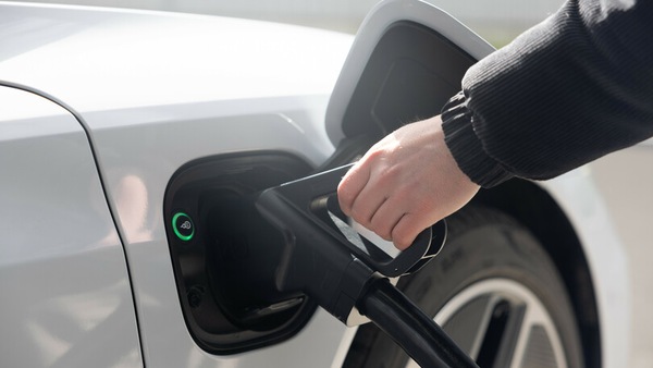 Auto Speed Date: l'elettrico tira il freno in Europa