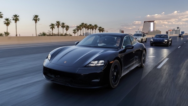 Porsche Taycan restyling, ritocchi al design e ricarica rapida "al freddo"