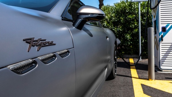 Folgore vs Trofeo, sfida in casa Maserati, elettrico contro V6