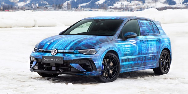 Golf R, prime foto ufficiali e anticipazioni: a quota 350 cv?