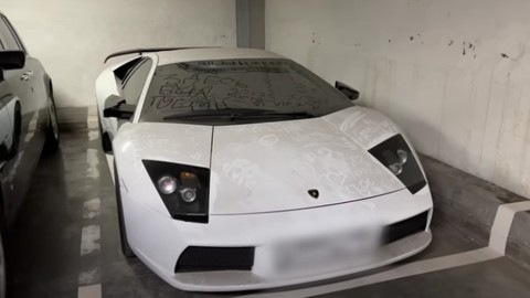Ecco chi ha abbandonato supercar milionarie nei sotterranei di Mosca