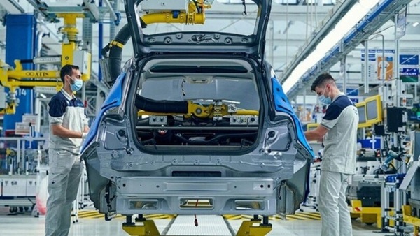 Urso e Stellantis verso l'accordo: 1 miliardo per l'acquisto di auto