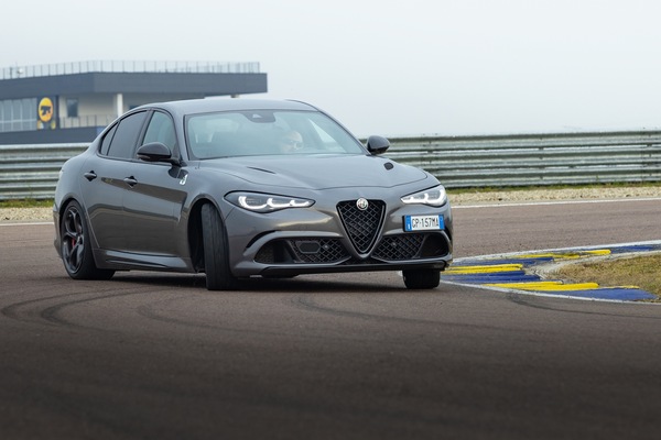 Alfa Romeo Giulia Quadrifoglio, test in pista: l'ultima Alfa pura