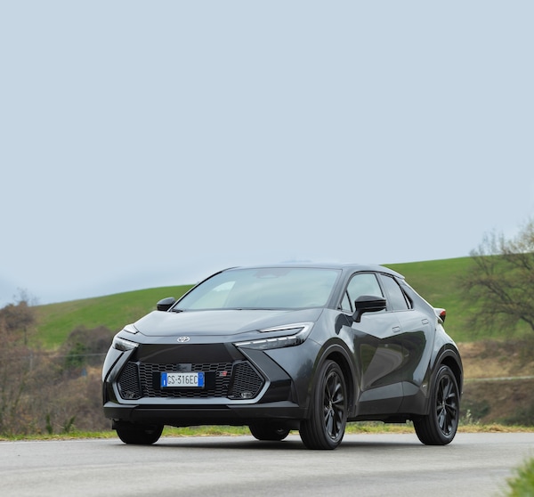 Nuova Toyota C-HR 2.0 AWD-I GR Sport, la prova