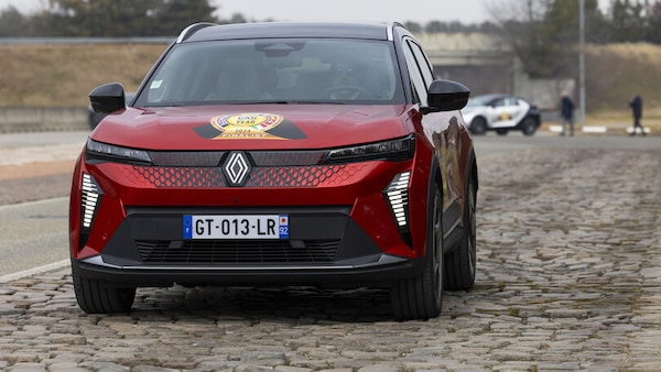 The Car of The Year 2024: Renault Scenic, la prova al Balocco
