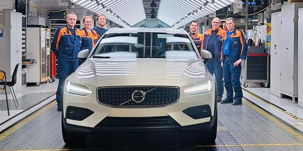 Volvo: prodotto l'ultimo Diesel, è una V60. Se ne pentirà?