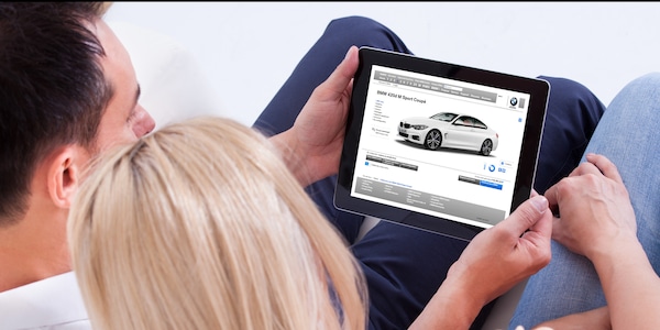 Controtendenza, gli italiani aumentano l'interesse per le auto termiche
