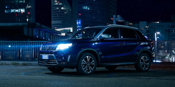 Suzuki Vitara Yoru, il Suv blu notte